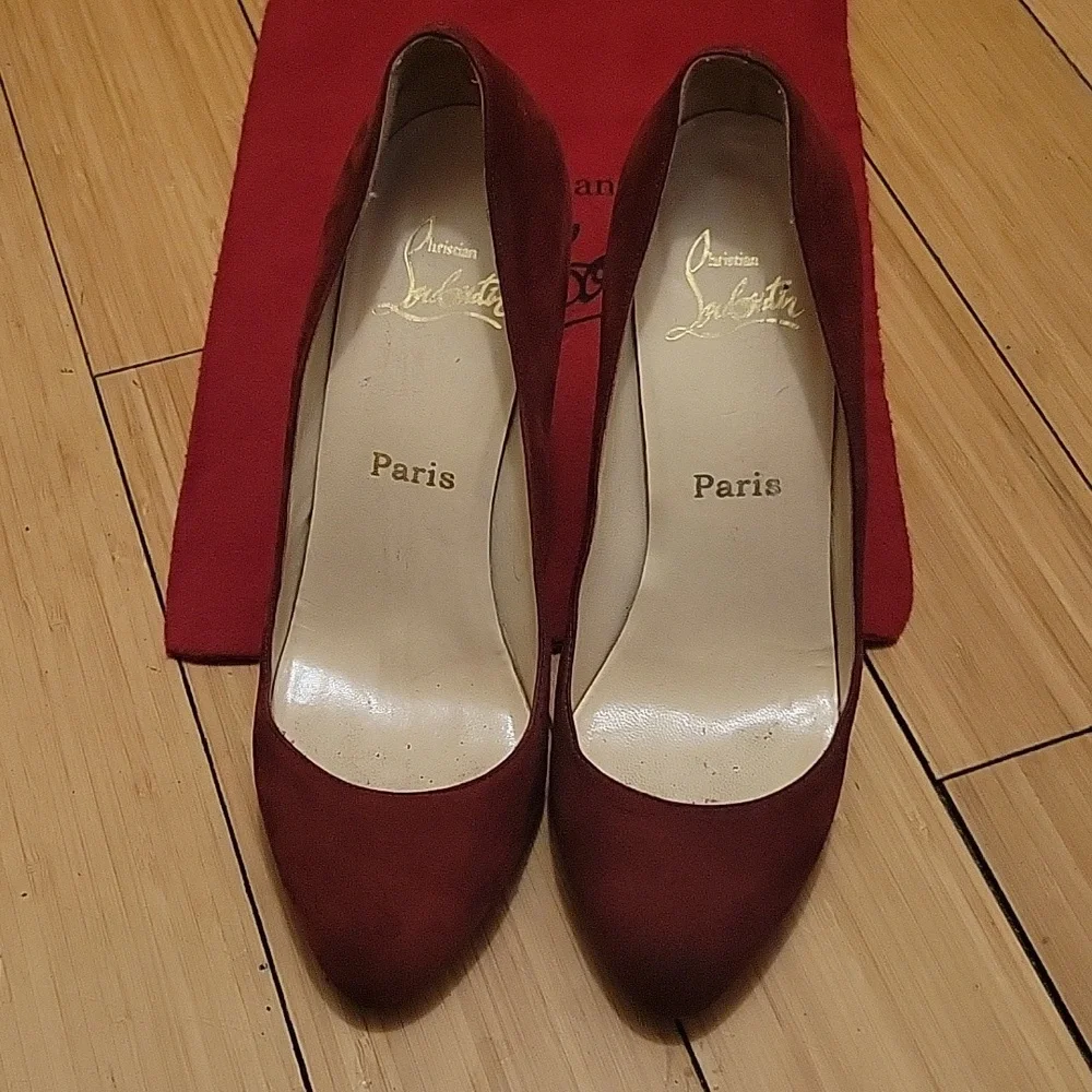 Christian Louboutin Burgundy Suede Round-Toe Pumps Size 39 Fits Size 8 The Best - Picture 2 of 8